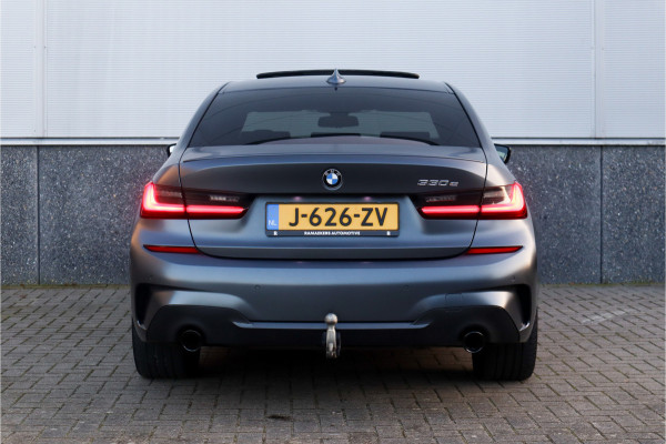 BMW 3-serie 330e High Ex M-Sport Frozen / Glazen dak / Adaptief onderstel / Electrische stoelen /