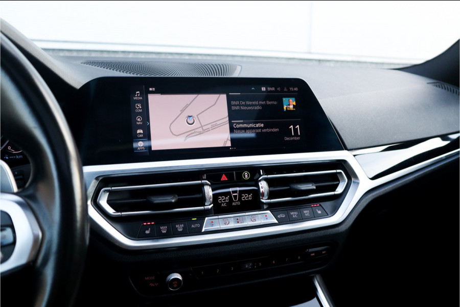 BMW 3-serie 330e High Ex M-Sport Frozen / Glazen dak / Adaptief onderstel / Electrische stoelen /