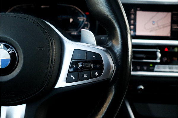 BMW 3-serie 330e High Ex M-Sport Frozen / Glazen dak / Adaptief onderstel / Electrische stoelen /