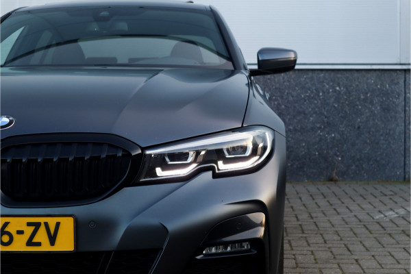 BMW 3-serie 330e High Ex M-Sport Frozen / Glazen dak / Adaptief onderstel / Electrische stoelen /