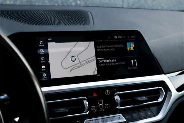 BMW 3-serie 330e High Ex M-Sport Frozen / Glazen dak / Adaptief onderstel / Electrische stoelen /