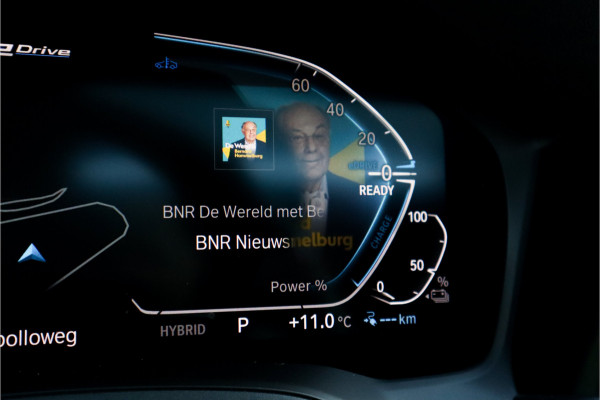 BMW 3-serie 330e High Ex M-Sport Frozen / Glazen dak / Adaptief onderstel / Electrische stoelen /