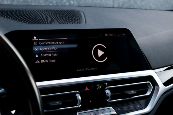 BMW 3-serie 330e High Ex M-Sport Frozen / Glazen dak / Adaptief onderstel / Electrische stoelen /