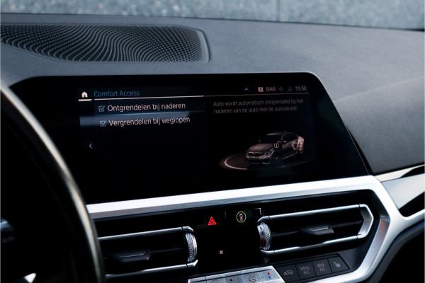 BMW 3-serie 330e High Ex M-Sport Frozen / Glazen dak / Adaptief onderstel / Electrische stoelen /