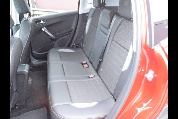 Peugeot 2008 1.2 PureTech Allure AUTOMAAT | NAVIGATIE | ACHTERUITRIJCAMERA MET SENSOREN | E.C.C. |