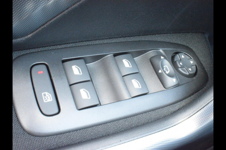 Peugeot 2008 1.2 PureTech Allure AUTOMAAT | NAVIGATIE | ACHTERUITRIJCAMERA MET SENSOREN | E.C.C. |