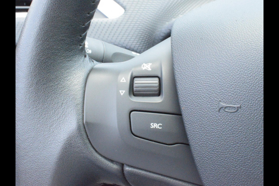 Peugeot 2008 1.2 PureTech Allure AUTOMAAT | NAVIGATIE | ACHTERUITRIJCAMERA MET SENSOREN | E.C.C. |