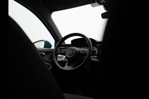 Audi A3 Sportback 40 TFSI e Advanced edition Plug In Hybrid 204pk Dealer O.H PHEV | Trekhaak Afn. | Keyless | Apple Carplay | Sportstoelen Verwarmd | Navigatie | Virtual | Cruise Control | Front & Lane Assist | DAB | 18"L.M |