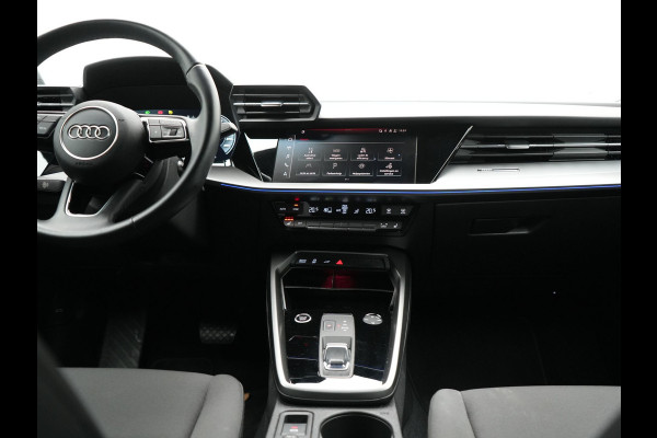 Audi A3 Sportback 40 TFSI e Advanced edition Plug In Hybrid 204pk Dealer O.H PHEV | Trekhaak Afn. | Keyless | Apple Carplay | Sportstoelen Verwarmd | Navigatie | Virtual | Cruise Control | Front & Lane Assist | DAB | 18"L.M |