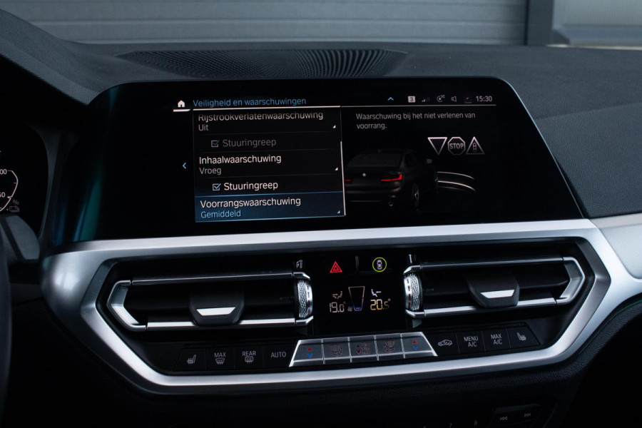 BMW 3-serie 330e PANO MEMORY M PAKKET CAMERA HUD