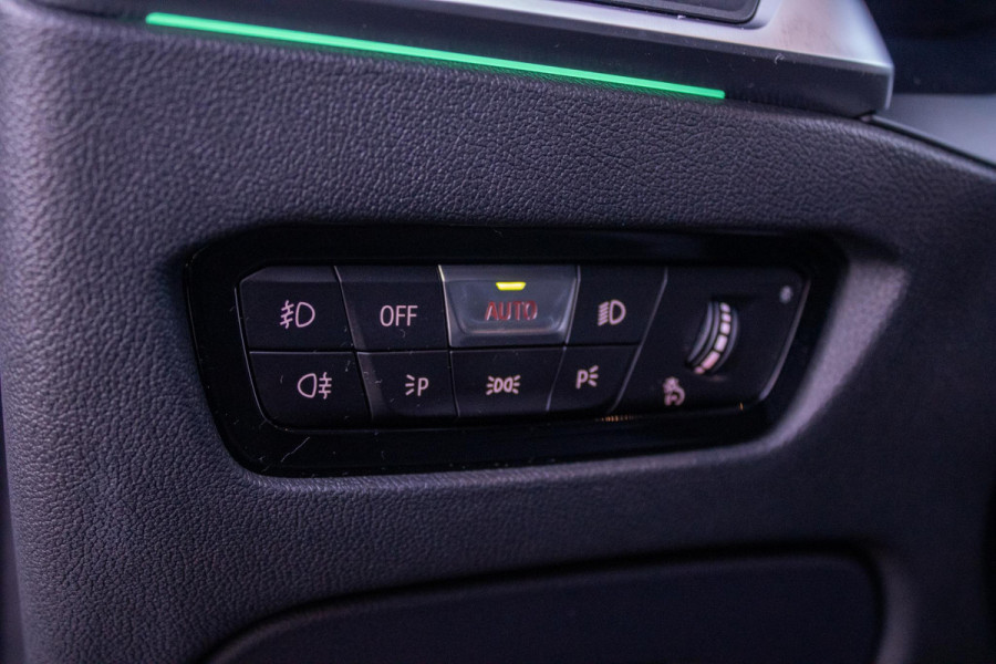 BMW 3-serie 330e PANO MEMORY M PAKKET CAMERA HUD