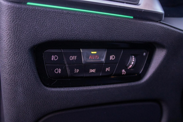 BMW 3-serie 330e PANO MEMORY M PAKKET CAMERA HUD