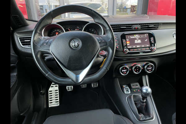 Alfa Romeo Giulietta 1.4 Turbo Sport | 18" Velgen | Carbon kit