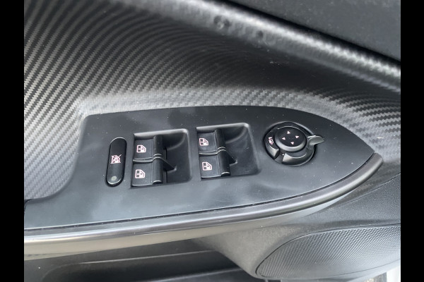 Alfa Romeo Giulietta 1.4 Turbo Sport | 18" Velgen | Carbon kit