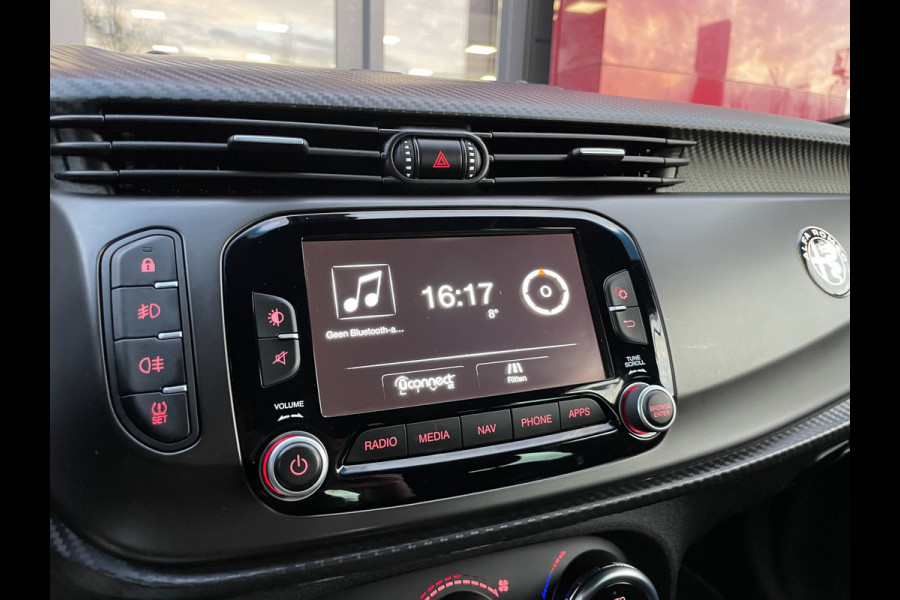 Alfa Romeo Giulietta 1.4 Turbo Sport | 18" Velgen | Carbon kit