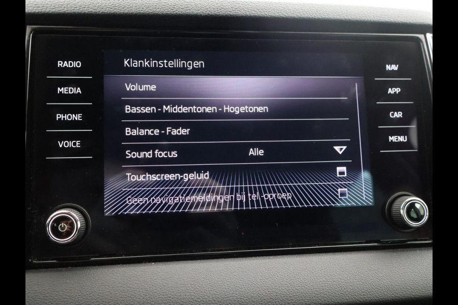 Škoda Karoq 1.5 TSI ACT 150 PK DSG AUT. + TREKHAAK | CAMERA | APPLE CARPLAY | SFEERVERLICHTING