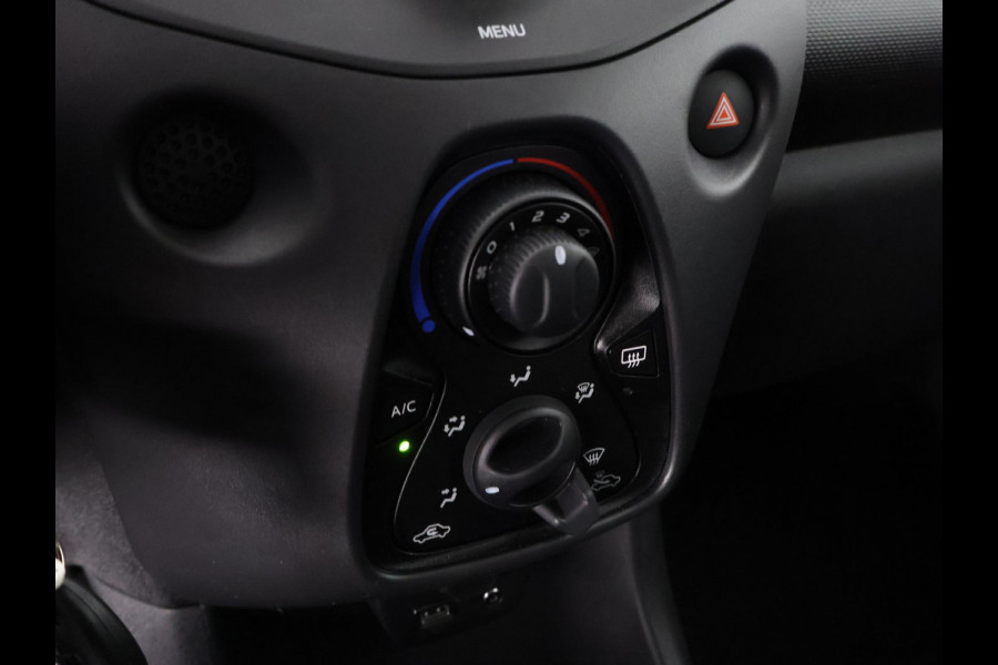 Toyota Aygo 1.0 VVT-i X CARPLAY NAVI 1e EIG.GARANTIE 10-2031 VOLLEDIG OH. AUDIO. SPEED LIMITER.