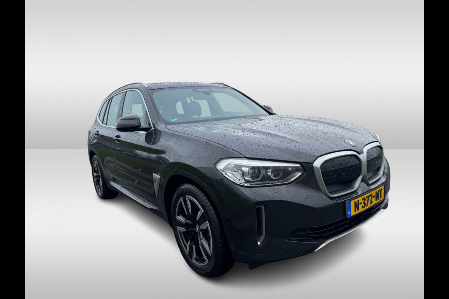 BMW iX3 Executive 80 kWh / SOH 95% / Panoramadak / Camera / Head-up / 20'' / Leder / Harman Kardon / Navigatie / Memory seats / Dodehoek / DAB / Stoelverwarming / Cruise Control Adaptief