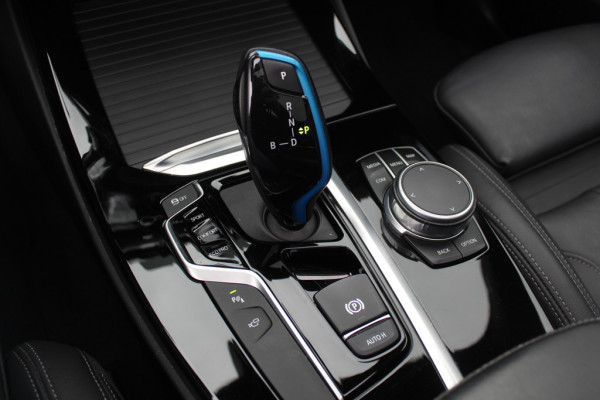 BMW iX3 Executive 80 kWh / SOH 95% / Panoramadak / Camera / Head-up / 20'' / Leder / Harman Kardon / Navigatie / Memory seats / Dodehoek / DAB / Stoelverwarming / Cruise Control Adaptief