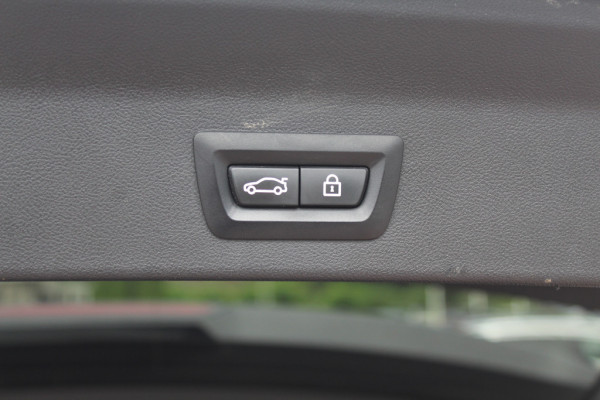 BMW iX3 Executive 80 kWh / SOH 95% / Panoramadak / Camera / Head-up / 20'' / Leder / Harman Kardon / Navigatie / Memory seats / Dodehoek / DAB / Stoelverwarming / Cruise Control Adaptief