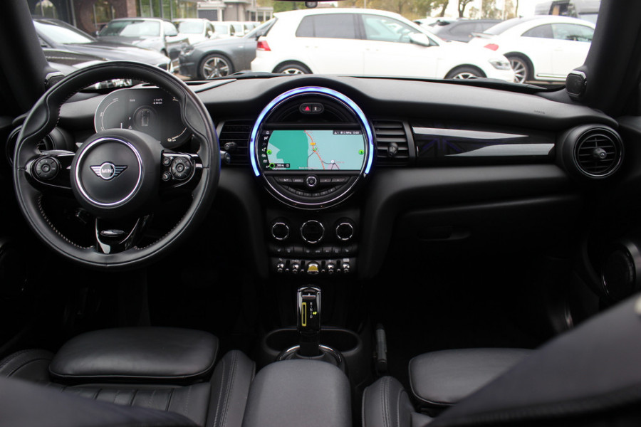 MINI Mini Electric Yours 33 kWh / SoH 95% / Full option! / Panoramadak / Camera / Head-up / Leder / Harman Kardon / Keyless / 17'' / CarPlay / Stoelverwarming / Matrix LED / DAB / Cruise Control