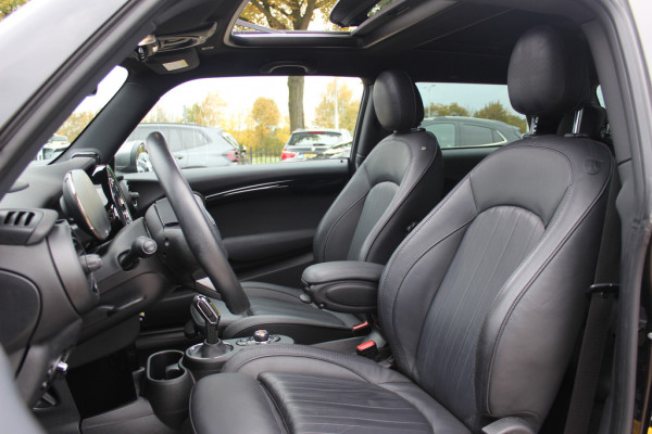 MINI Mini Electric Yours 33 kWh / SoH 95% / Full option! / Panoramadak / Camera / Head-up / Leder / Harman Kardon / Keyless / 17'' / CarPlay / Stoelverwarming / Matrix LED / DAB / Cruise Control