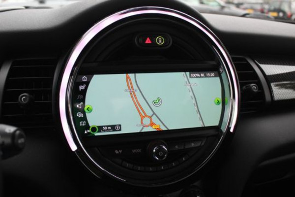 MINI Mini Electric Yours 33 kWh / SoH 95% / Full option! / Panoramadak / Camera / Head-up / Leder / Harman Kardon / Keyless / 17'' / CarPlay / Stoelverwarming / Matrix LED / DAB / Cruise Control