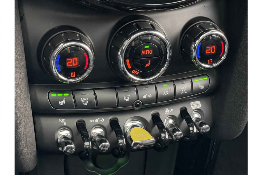 MINI Mini Electric Yours 33 kWh / SoH 95% / Full option! / Panoramadak / Camera / Head-up / Leder / Harman Kardon / Keyless / 17'' / CarPlay / Stoelverwarming / Matrix LED / DAB / Cruise Control