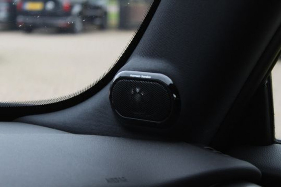 MINI Mini Electric Yours 33 kWh / SoH 95% / Full option! / Panoramadak / Camera / Head-up / Leder / Harman Kardon / Keyless / 17'' / CarPlay / Stoelverwarming / Matrix LED / DAB / Cruise Control