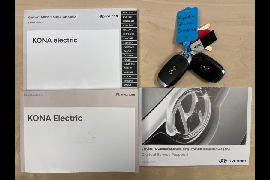 Hyundai Kona EV Premium 64 kWh|GROTE ACCU|100%SOH|FACELIFT|3-FASE|TREKH|HUD|LEDER|ACC|STUURVERW|STOELVERW+VENT.|CAMERA|CARPLAY|NL|