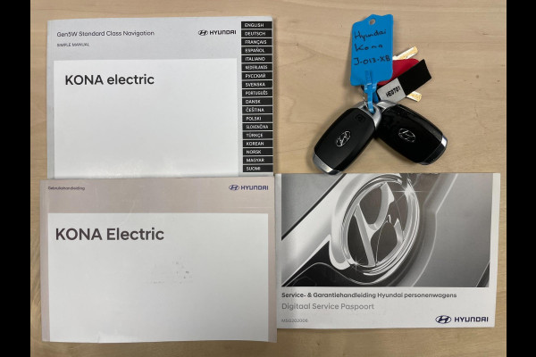 Hyundai Kona EV Premium 64 kWh|GROTE ACCU|100%SOH|FACELIFT|3-FASE|TREKH|HUD|LEDER|ACC|STUURVERW|STOELVERW+VENT.|CAMERA|CARPLAY|NL|