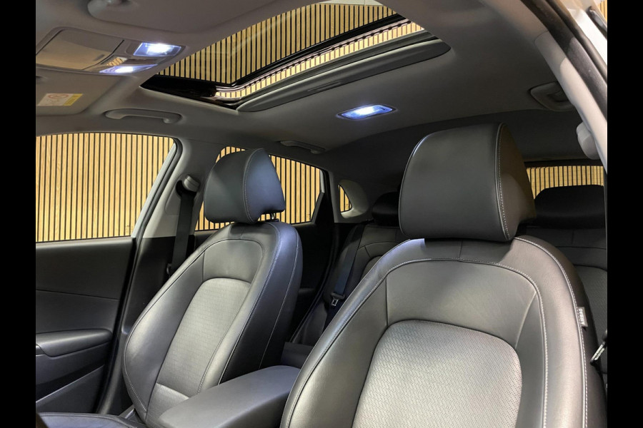 Hyundai Kona EV Premium 64 kWh|GROTE ACCU|100%SOH|FACELIFT|3-FASE|TREKH|HUD|LEDER|ACC|STUURVERW|STOELVERW+VENT.|CAMERA|CARPLAY|NL|