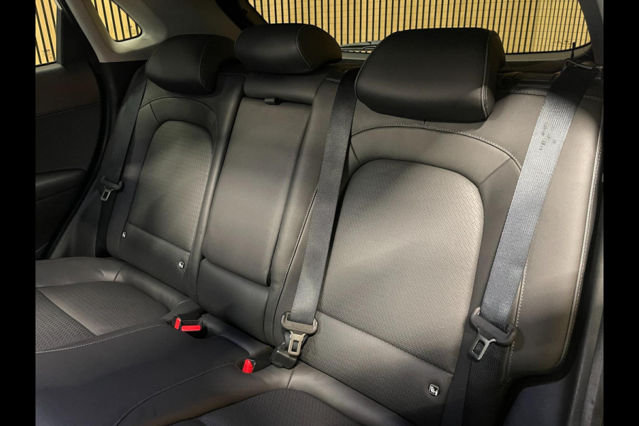 Hyundai Kona EV Premium 64 kWh|GROTE ACCU|100%SOH|FACELIFT|3-FASE|TREKH|HUD|LEDER|ACC|STUURVERW|STOELVERW+VENT.|CAMERA|CARPLAY|NL|