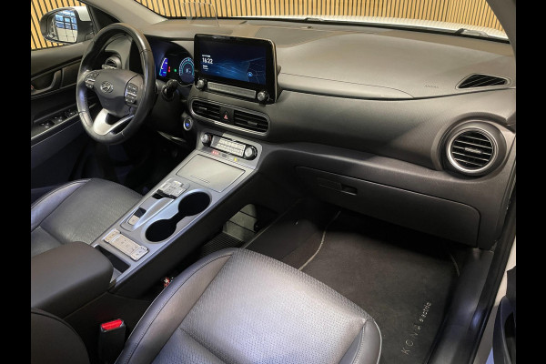 Hyundai Kona EV Premium 64 kWh|GROTE ACCU|100%SOH|FACELIFT|3-FASE|TREKH|HUD|LEDER|ACC|STUURVERW|STOELVERW+VENT.|CAMERA|CARPLAY|NL|
