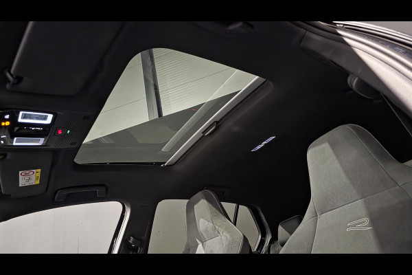 Volkswagen Golf 1.5 eTSI R-Line | Panorama | IQ Light | Acc | Automaat