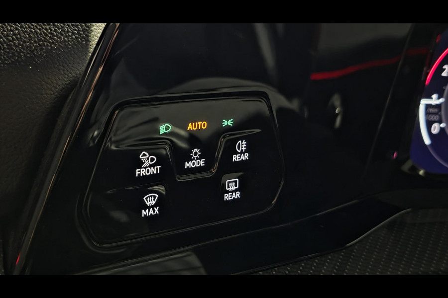 Volkswagen Golf 1.5 eTSI R-Line | Panorama | IQ Light | Acc | Automaat