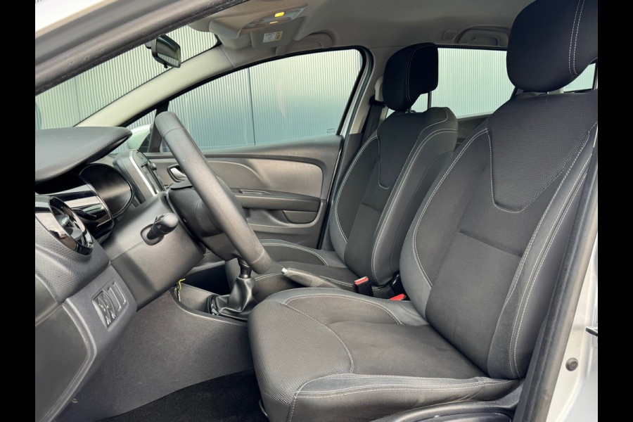 Renault Clio Estate 1.2 16V Life * Navigatie * Parkeersensoren * Cruise Control *