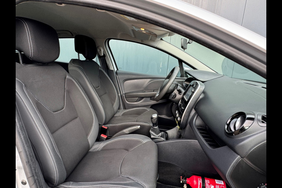 Renault Clio Estate 1.2 16V Life * Navigatie * Parkeersensoren * Cruise Control *