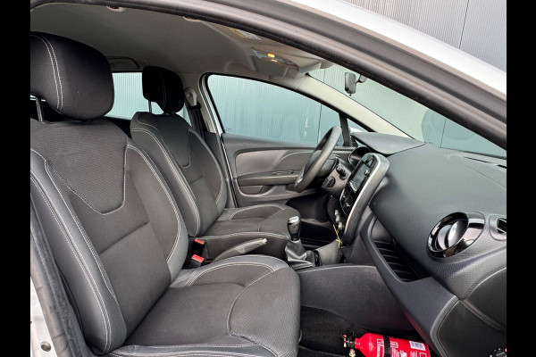 Renault Clio Estate 1.2 16V Life * Navigatie * Parkeersensoren * Cruise Control *