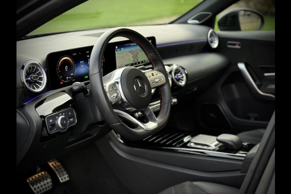 Mercedes-Benz A-Klasse 250 e AMG A250e Panoramadak|Burmester®|Sfeerverlichting|Camera|DAB+|Night pakket|