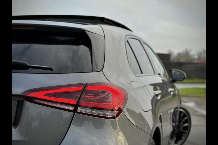 Mercedes-Benz A-Klasse 250 e AMG A250e Panoramadak|Burmester®|Sfeerverlichting|Camera|DAB+|Night pakket|