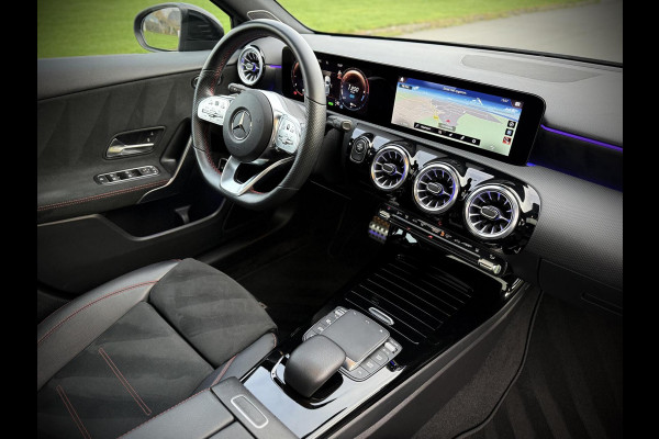 Mercedes-Benz A-Klasse 250 e AMG A250e Panoramadak|Burmester®|Sfeerverlichting|Camera|DAB+|Night pakket|