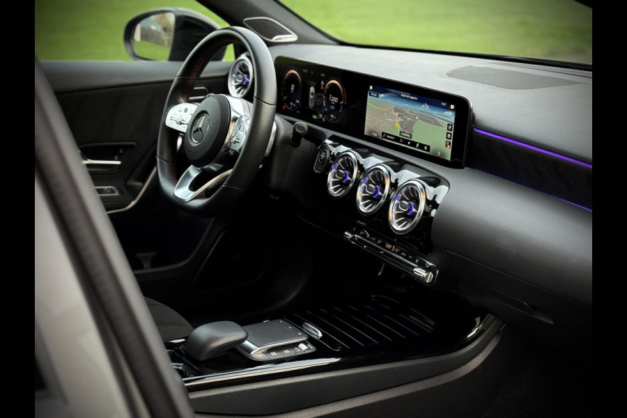 Mercedes-Benz A-Klasse 250 e AMG A250e Panoramadak|Burmester®|Sfeerverlichting|Camera|DAB+|Night pakket|