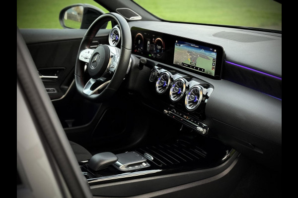 Mercedes-Benz A-Klasse 250 e AMG A250e Panoramadak|Burmester®|Sfeerverlichting|Camera|DAB+|Night pakket|