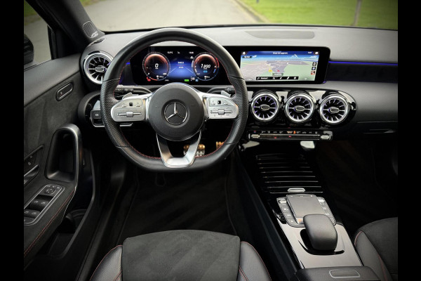 Mercedes-Benz A-Klasse 250 e AMG A250e Panoramadak|Burmester®|Sfeerverlichting|Camera|DAB+|Night pakket|