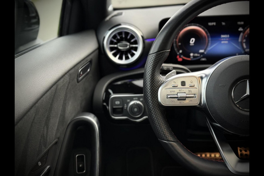 Mercedes-Benz A-Klasse 250 e AMG A250e Panoramadak|Burmester®|Sfeerverlichting|Camera|DAB+|Night pakket|
