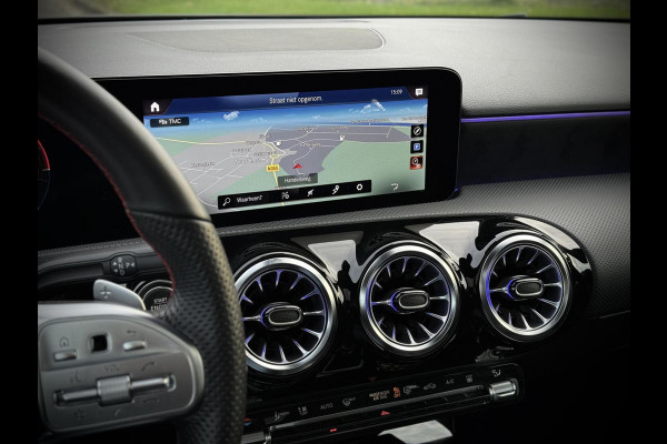 Mercedes-Benz A-Klasse 250 e AMG A250e Panoramadak|Burmester®|Sfeerverlichting|Camera|DAB+|Night pakket|