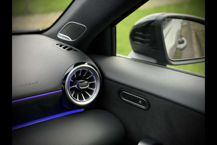 Mercedes-Benz A-Klasse 250 e AMG A250e Panoramadak|Burmester®|Sfeerverlichting|Camera|DAB+|Night pakket|