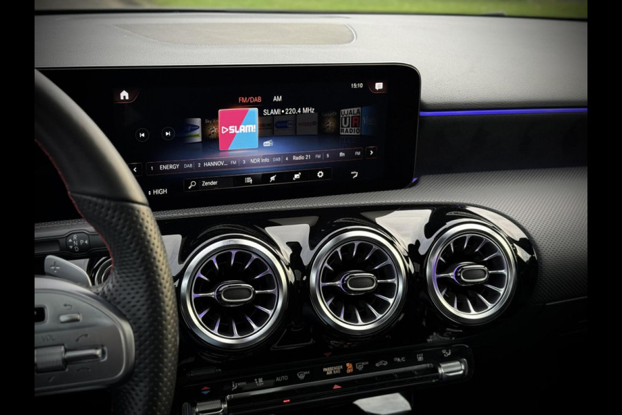 Mercedes-Benz A-Klasse 250 e AMG A250e Panoramadak|Burmester®|Sfeerverlichting|Camera|DAB+|Night pakket|