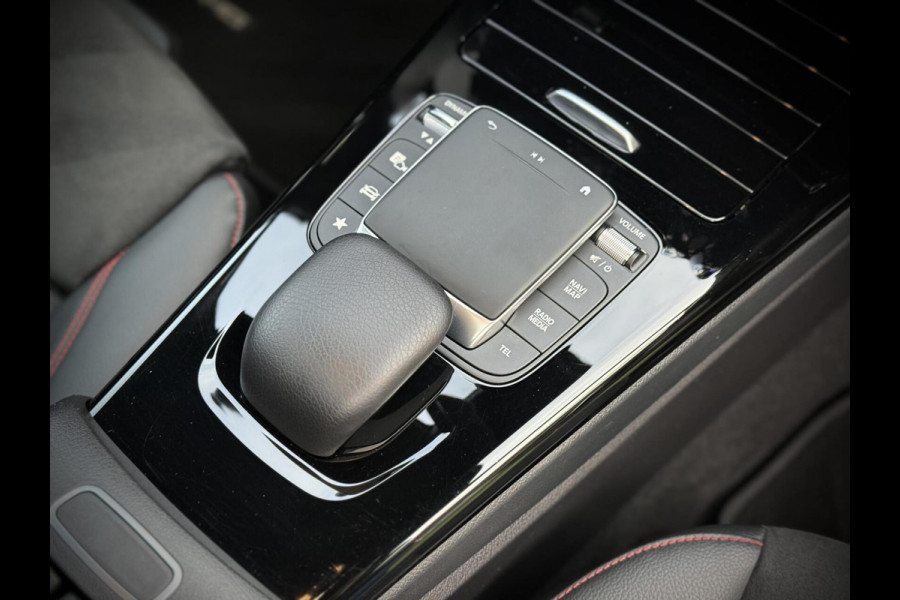 Mercedes-Benz A-Klasse 250 e AMG A250e Panoramadak|Burmester®|Sfeerverlichting|Camera|DAB+|Night pakket|